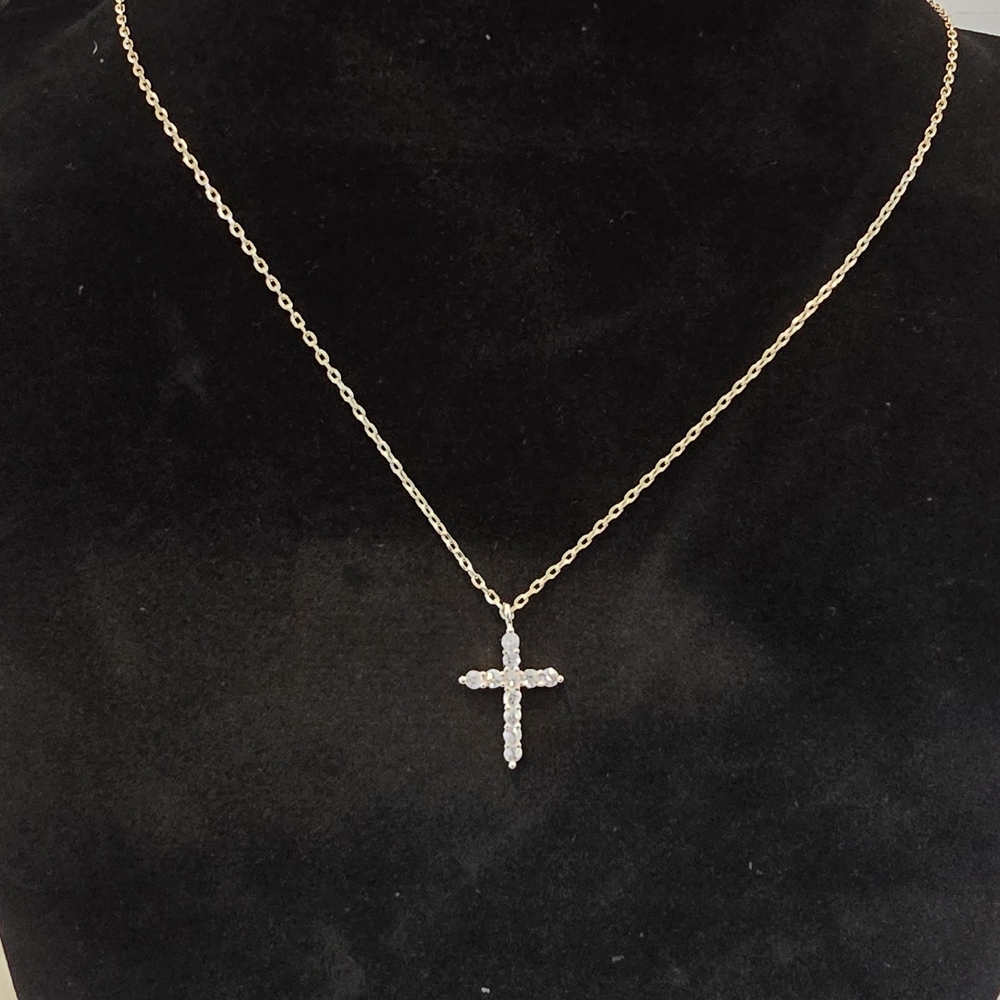 Elegant Gold and Silver Cross Pendant Necklace - Pavoi - Picture 5 of 5